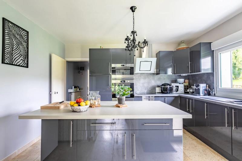 Maison - 258 m² - 8 pièces