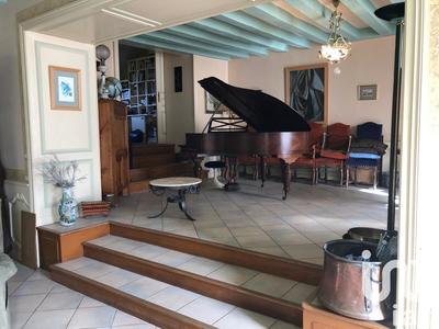 Maison - 236 m² - 8 pièces