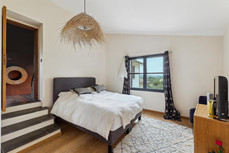 Propriété - 300 m² - 8 pièces