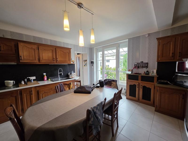 Maison - 245 m² - 9 pièces