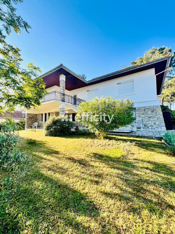 Villa - 205 m² - 8 pièces