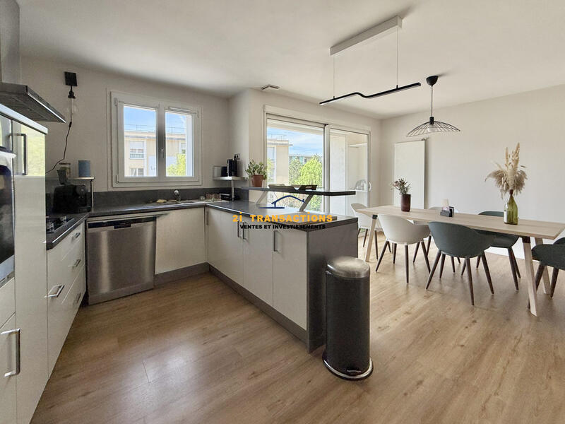 Maison - 97 m² - 5 pièces