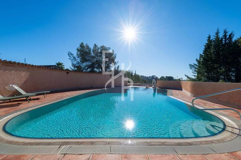 Villa - 416 m² - 6 pièces