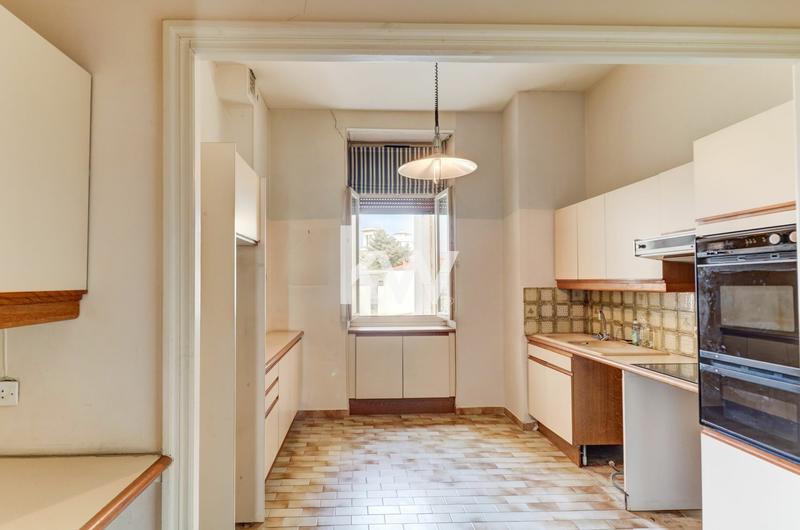 Appartement - 242 m² - 4 pièces