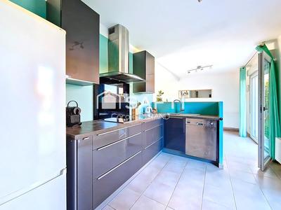 Maison - 99 m² - 5 pièces