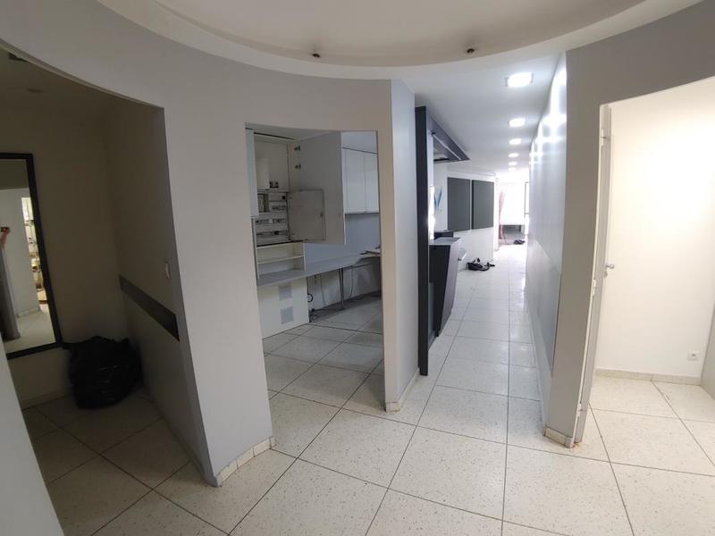 Local commercial - 260 m² - 3 pièces