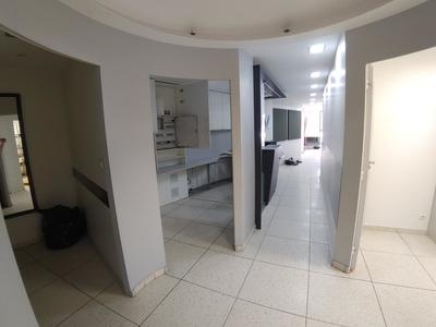 Local commercial - 260 m² - 3 pièces