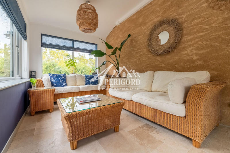 Maison traditionnelle - 227 m² - 10 pièces