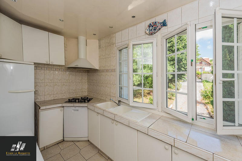 Maison - 280 m² - 6 pièces