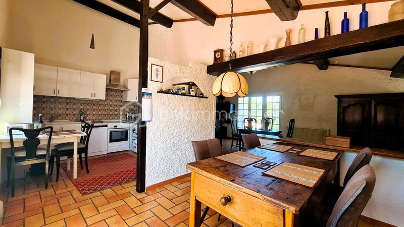 Demeure - 299 m² - 9 pièces