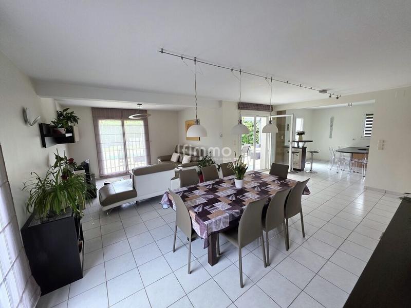 Maison - 160 m² - 8 pièces