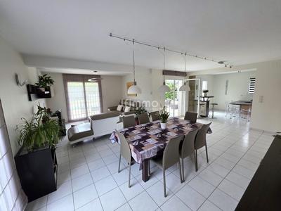 Maison - 160 m² - 8 pièces