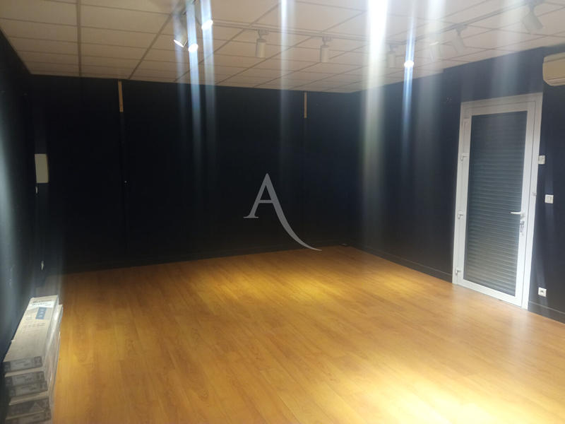 Local commercial - 121 m²