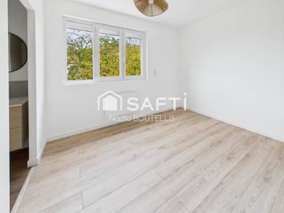 Maison - 98 m² - 5 pièces