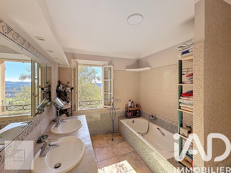 Maison - 214 m² - 6 pièces