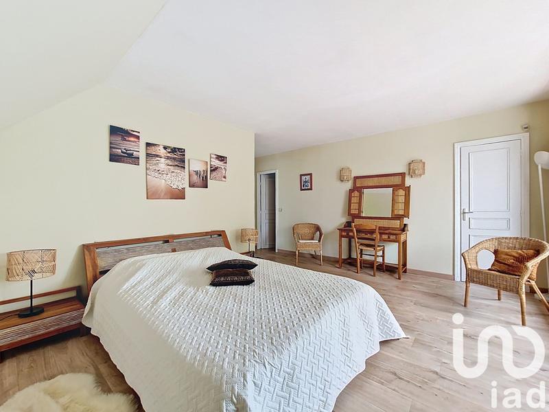 Maison - 235 m² - 8 pièces