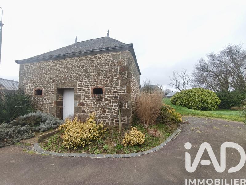 Maison - 242 m² - 8 pièces