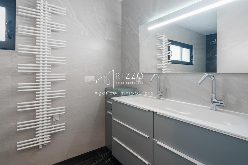 Villa - 290 m² - 6 pièces