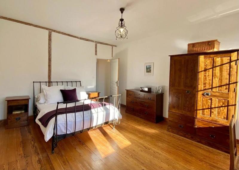 Maison - 220 m² - 6 pièces