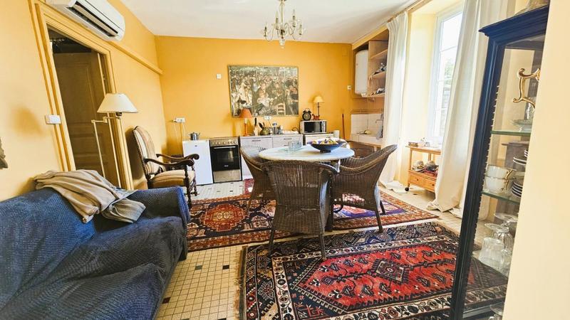 Demeure - 240 m² - 7 pièces