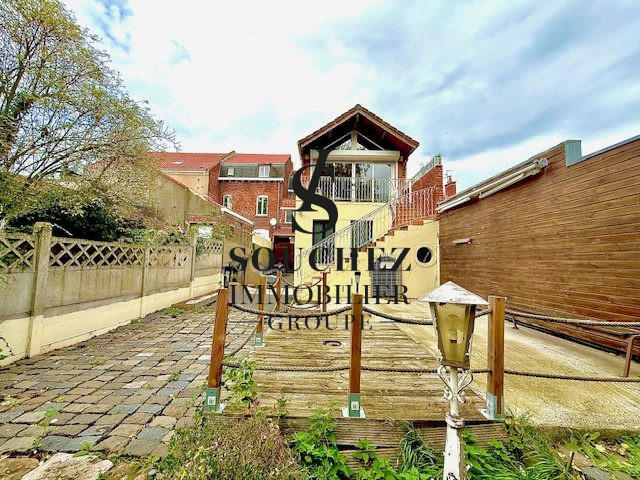 Maison - 250 m² - 8 pièces