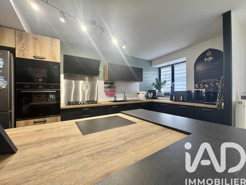 Maison - 223 m² - 7 pièces