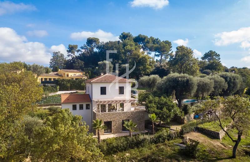 Maison - 295 m² - 7 pièces