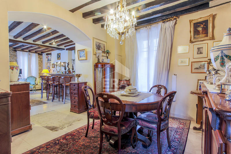 Maison - 316 m² - 10 pièces