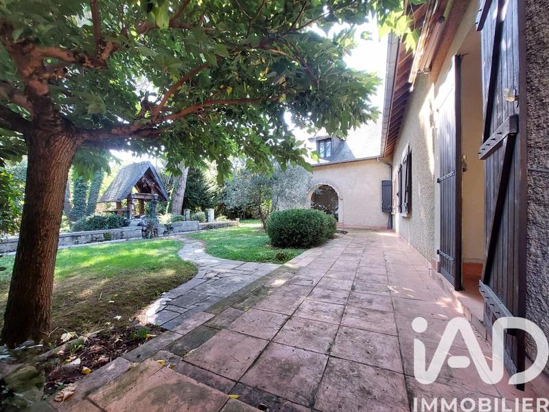 Maison - 389 m² - 10 pièces