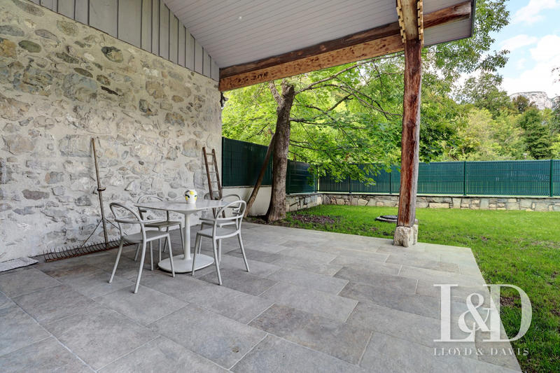 Maison - 360 m² - 10 pièces