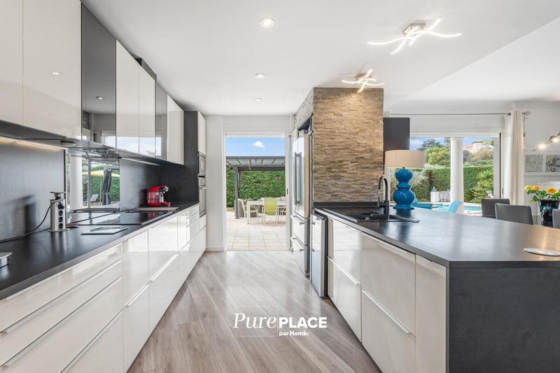 Maison - 182 m² - 7 pièces