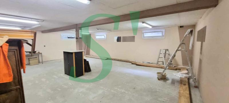 Maison - 232 m² - 8 pièces