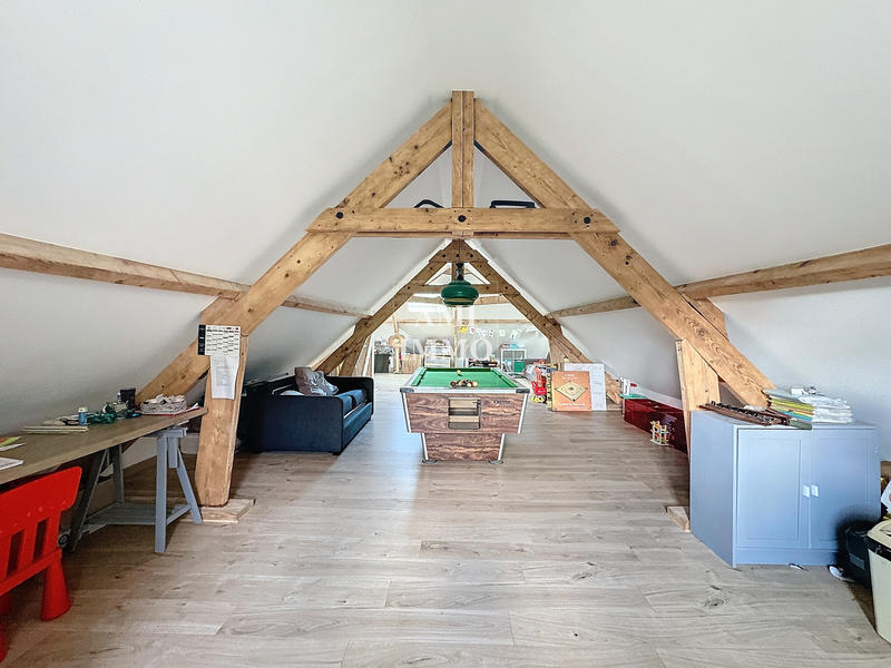 Propriété - 247 m² - 9 pièces