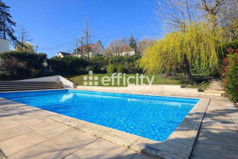 Villa - 258 m² - 8 pièces