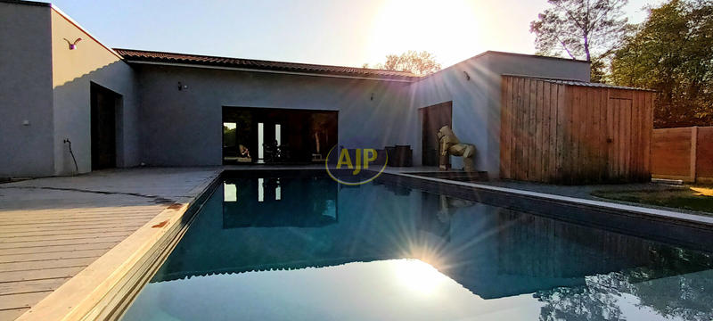 Villa - 200 m² - 6 pièces