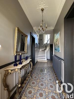 Maison - 187 m² - 9 pièces