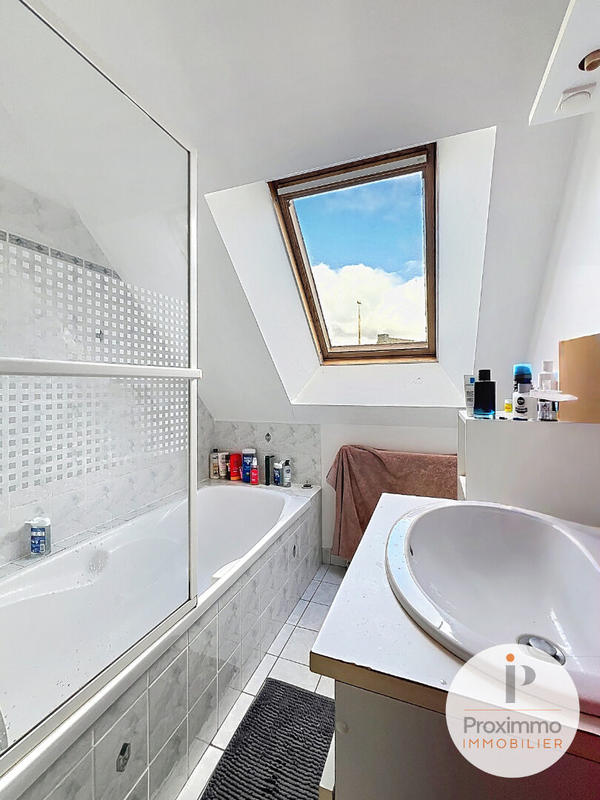 Maison - 92 m² - 5 pièces