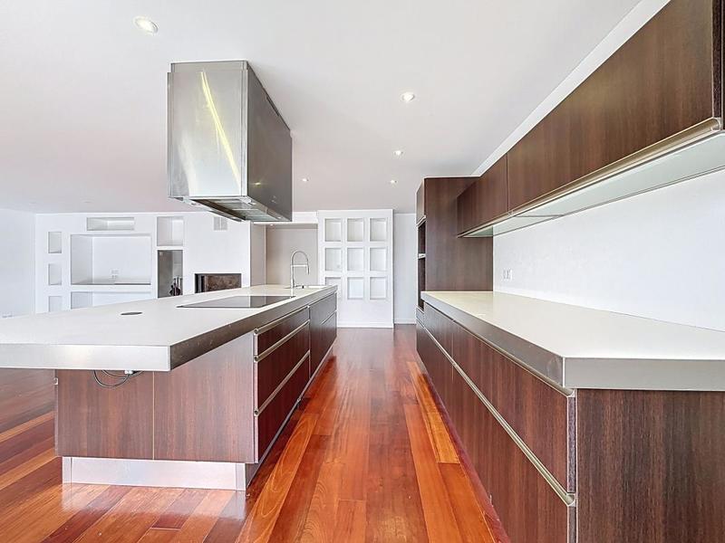 Maison - 222 m² - 7 pièces