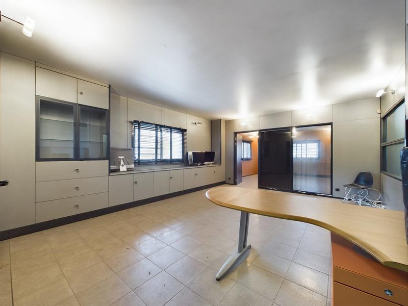 Local d'activités - 220 m²