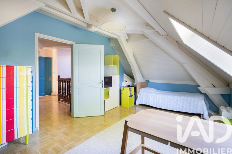 Maison - 234 m² - 9 pièces