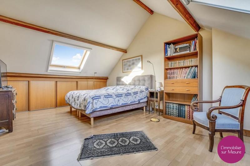 Maison - 225 m² - 7 pièces