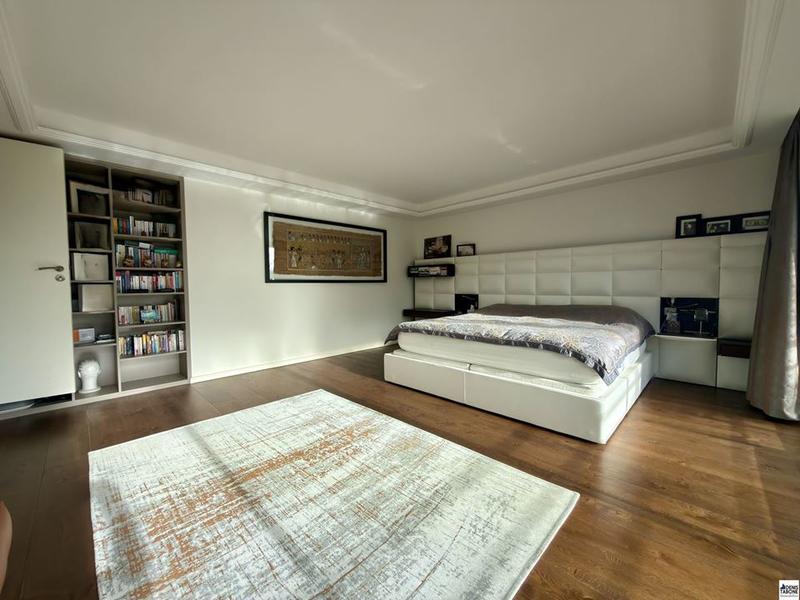 Demeure - 308 m² - 10 pièces