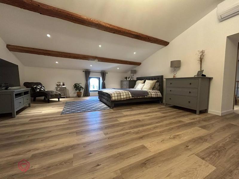 Maison de village - 405 m² - 13 pièces