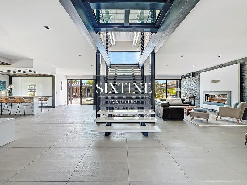 Maison contemporaine - 254 m² - 7 pièces
