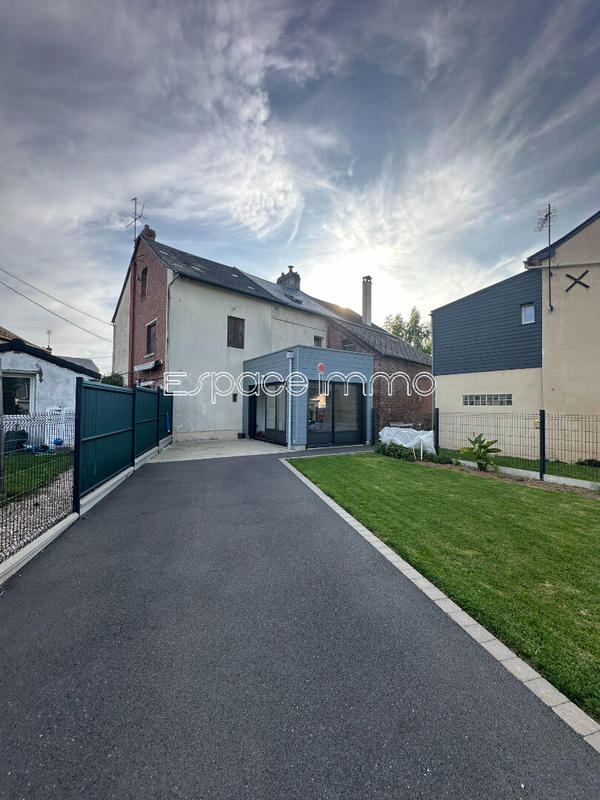 Maison - 95 m² - 4 pièces