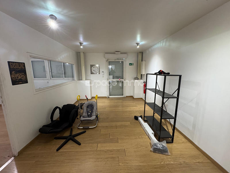 Local commercial - 636 m²