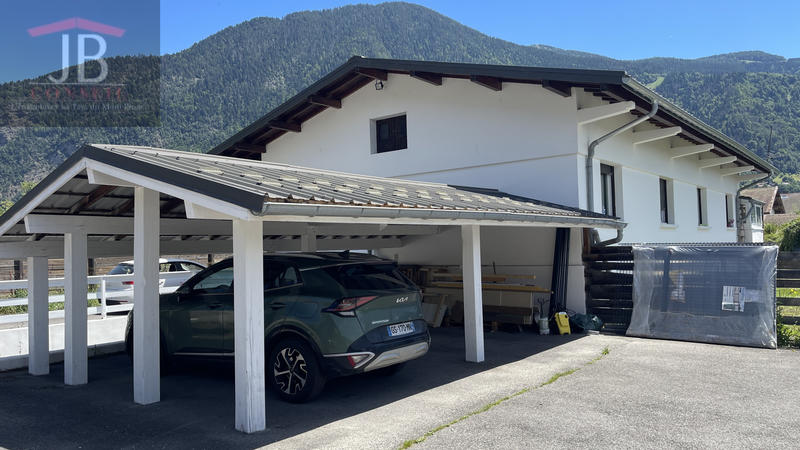 Maison - 233 m² - 9 pièces