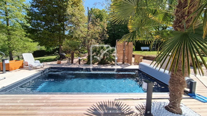 Maison - 171 m² - 7 pièces