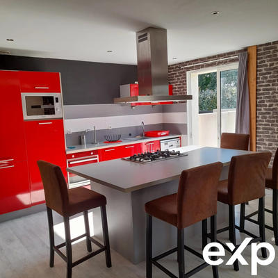 Maison traditionnelle - 110 m² - 8 pièces