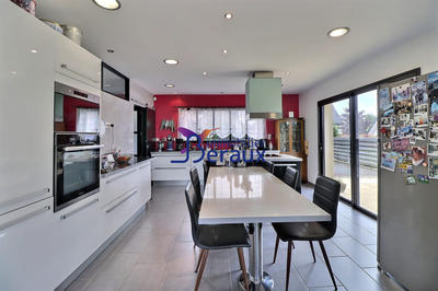 Maison contemporaine - 200 m² - 7 pièces